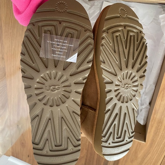 UGG Classic Mini II Genuine Shearling Lined Boot - Picture 4 of 10